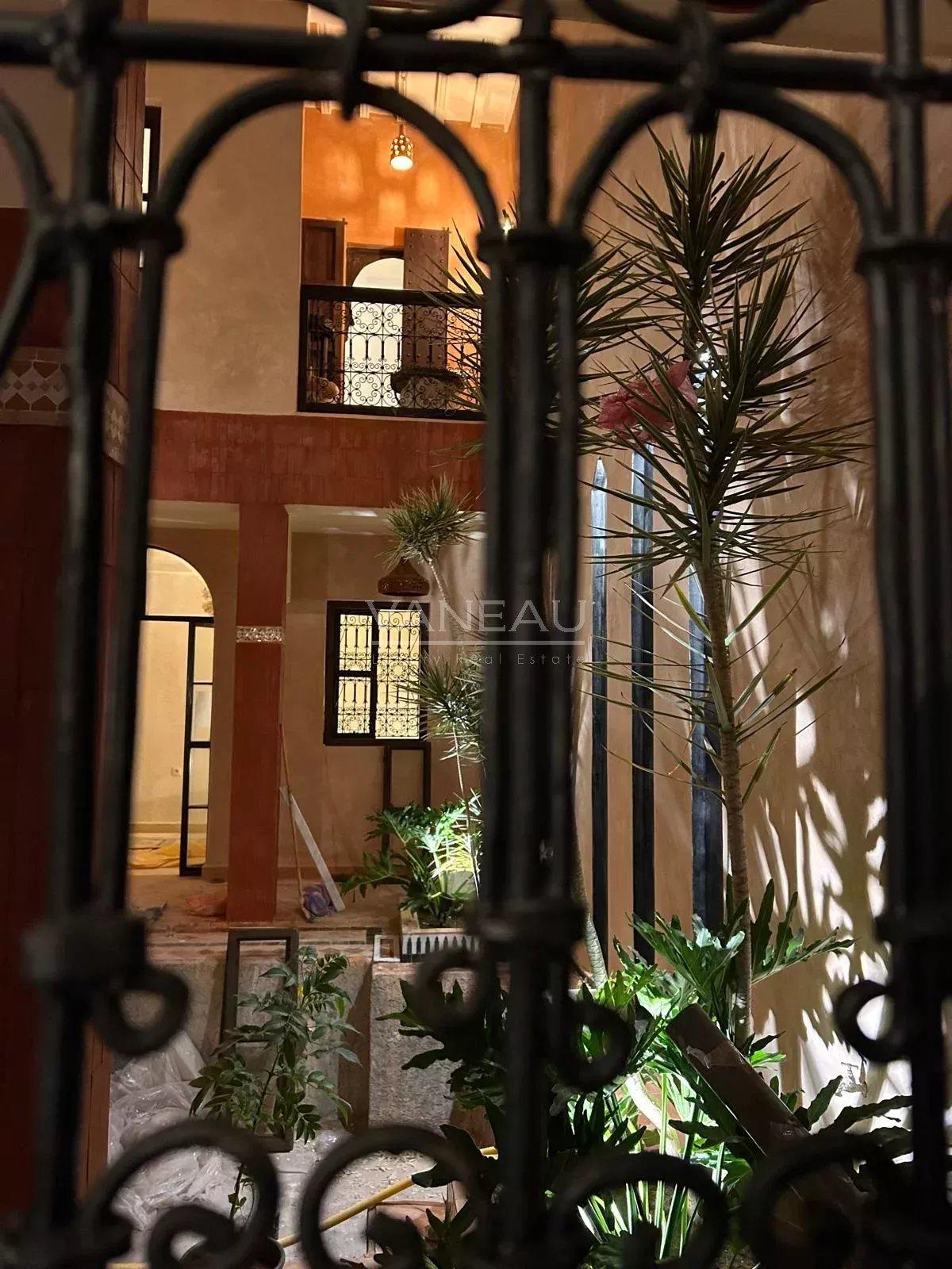 Grand riad en cour de rénovation Larousse/ Bab Doukala
