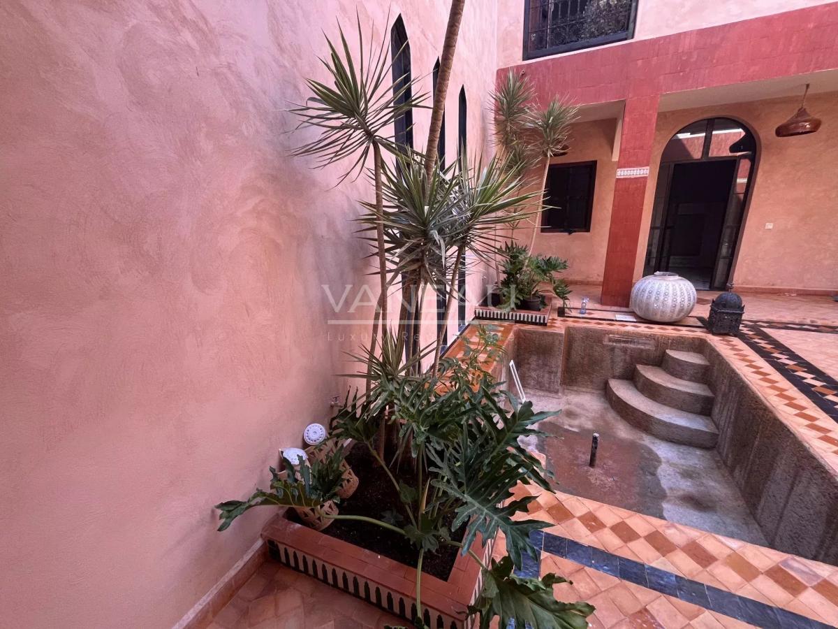 Grand riad en cour de rénovation Larousse/ Bab Doukala