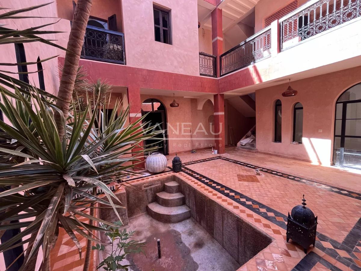 Grand riad en cour de rénovation Larousse/ Bab Doukala