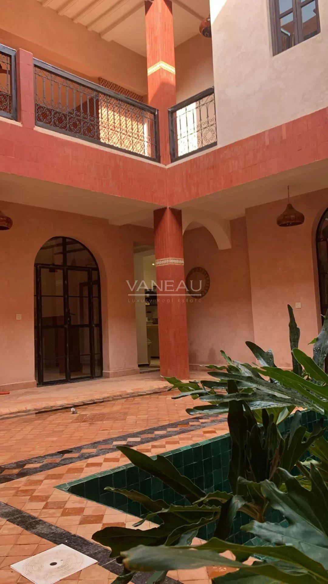 Grand riad en cour de rénovation Larousse/ Bab Doukala