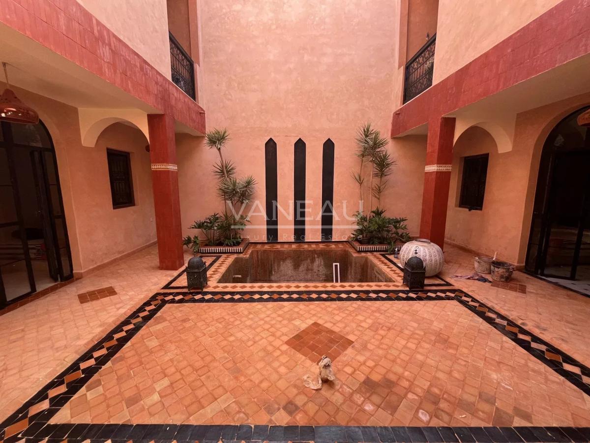 Grand riad en cour de rénovation Larousse/ Bab Doukala