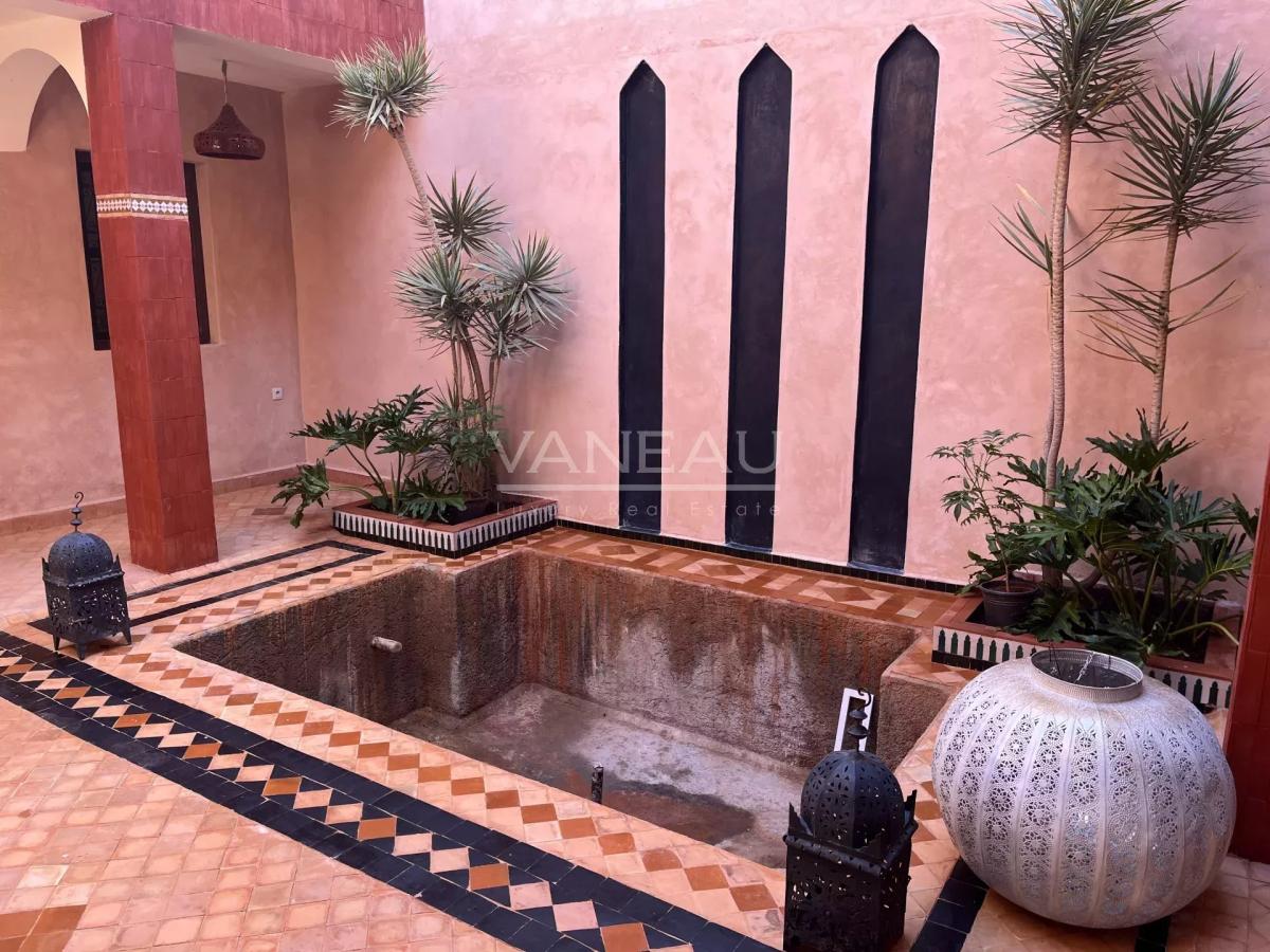 Grand riad en cour de rénovation Larousse/ Bab Doukala