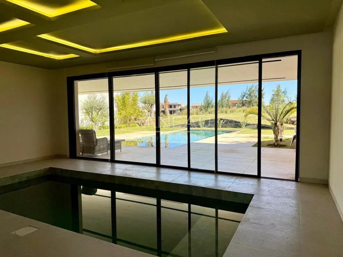 Villa au coeur d'un prestigieux golf