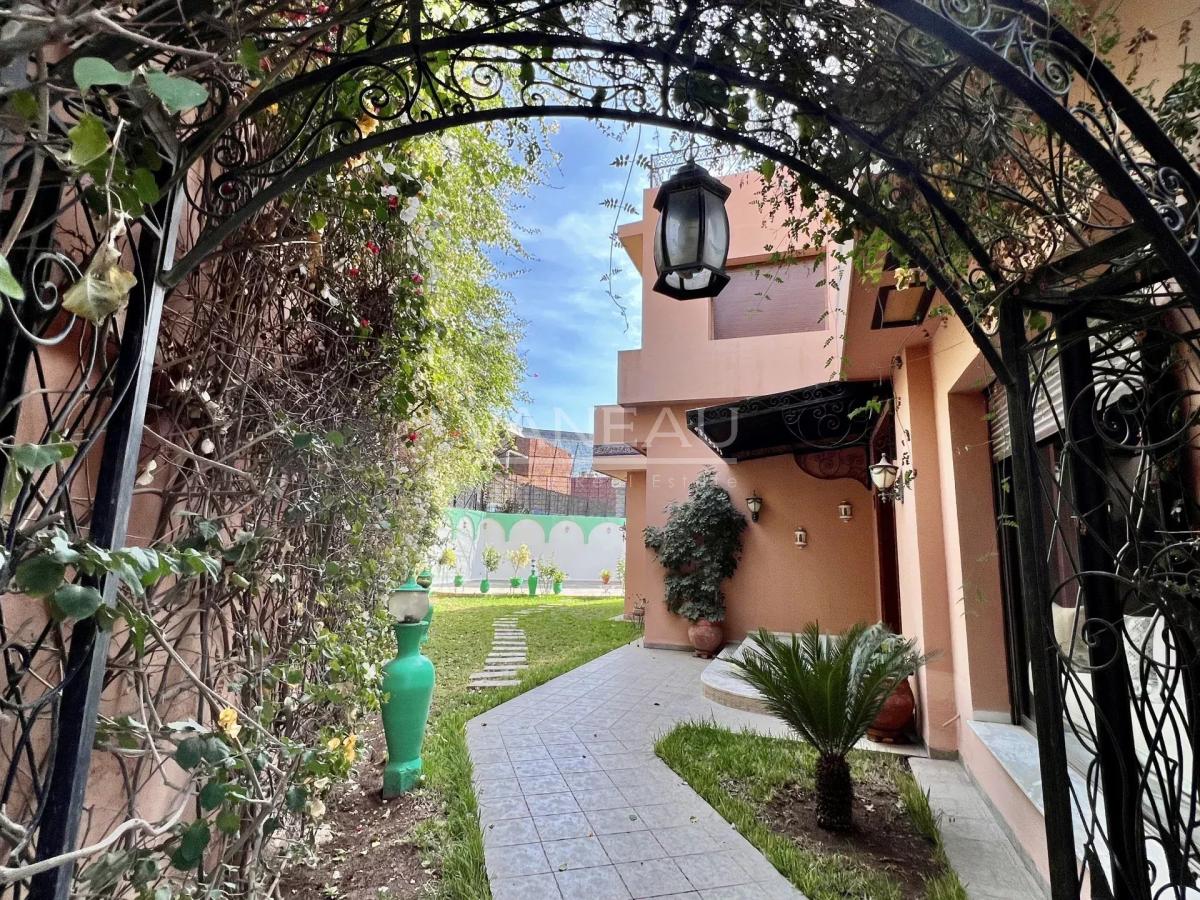 Magnifique maison de maître à Vendre à 10 min du centre ville