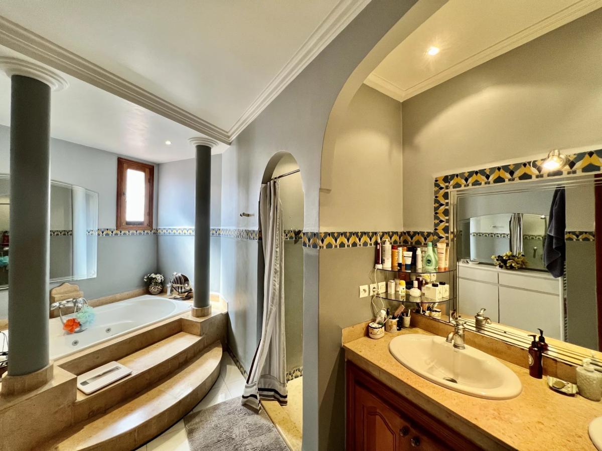 Magnifique maison de maître à Vendre à 10 min du centre ville