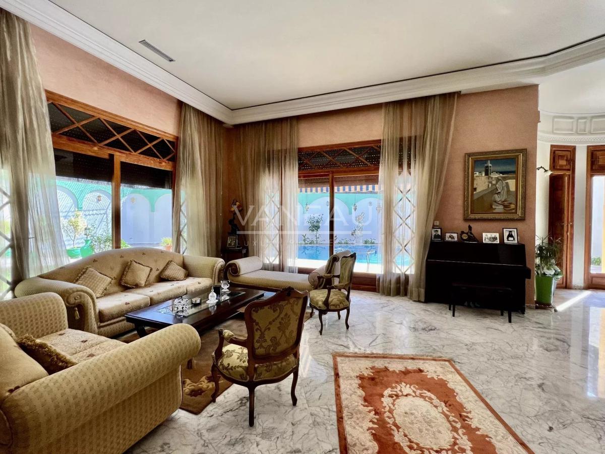 Magnifique maison de maître à Vendre à 10 min du centre ville