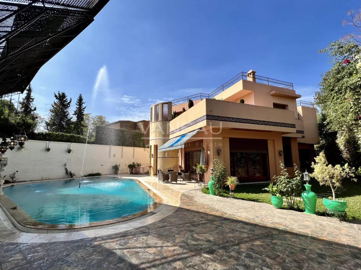 Magnifique maison de maître à Vendre à 10 min du centre ville