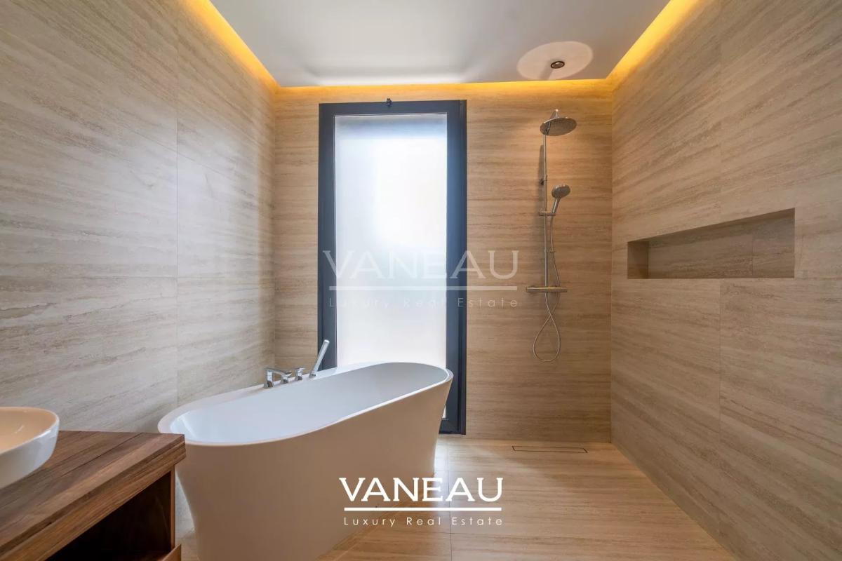 Villa de 500 m² habitable sur terrain arboré