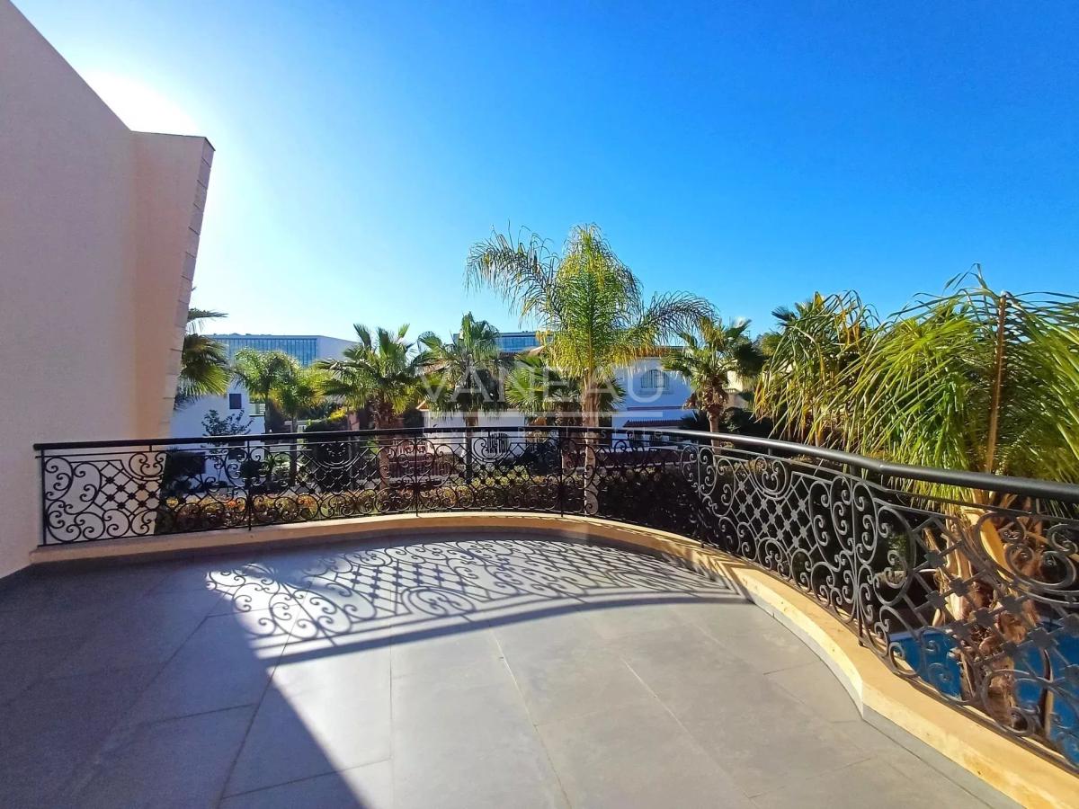 Villa de 1 042 m²  à vendre - Californie Casa