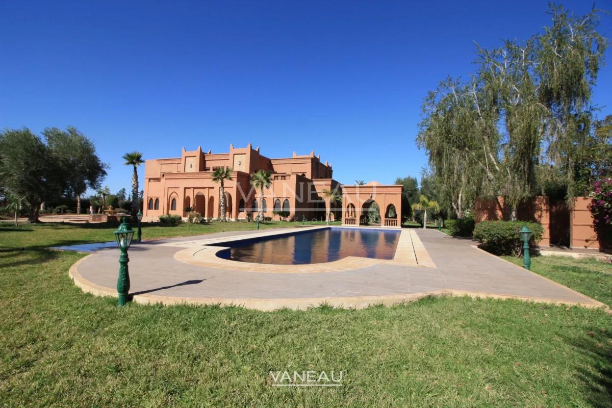 Villa Route de Tahanaout de 1340m²