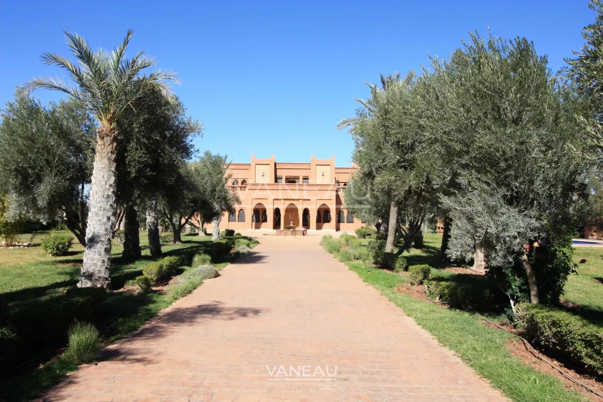 Villa Route de Tahanaout de 1340m²