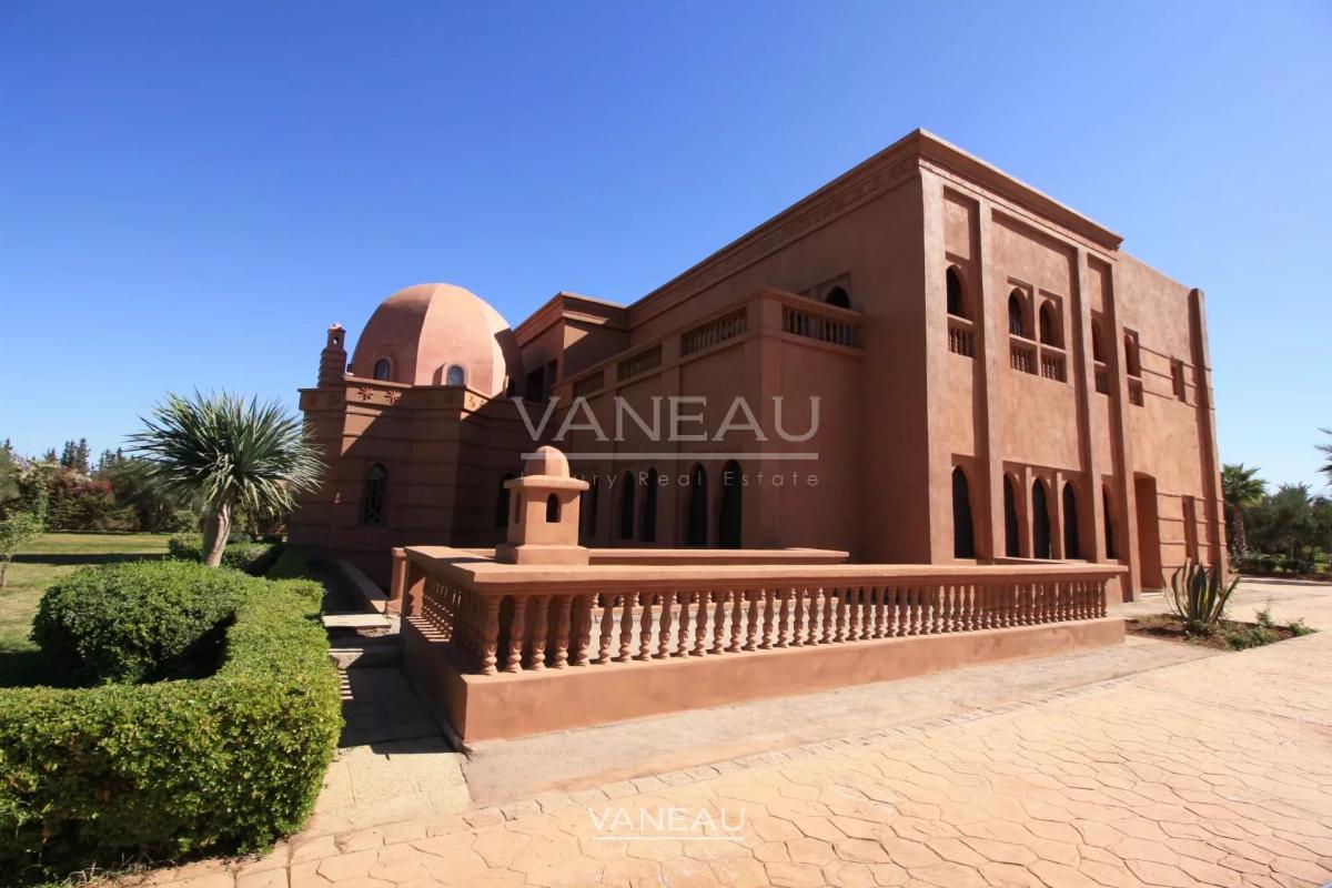 Villa Route de Tahanaout de 1340m²