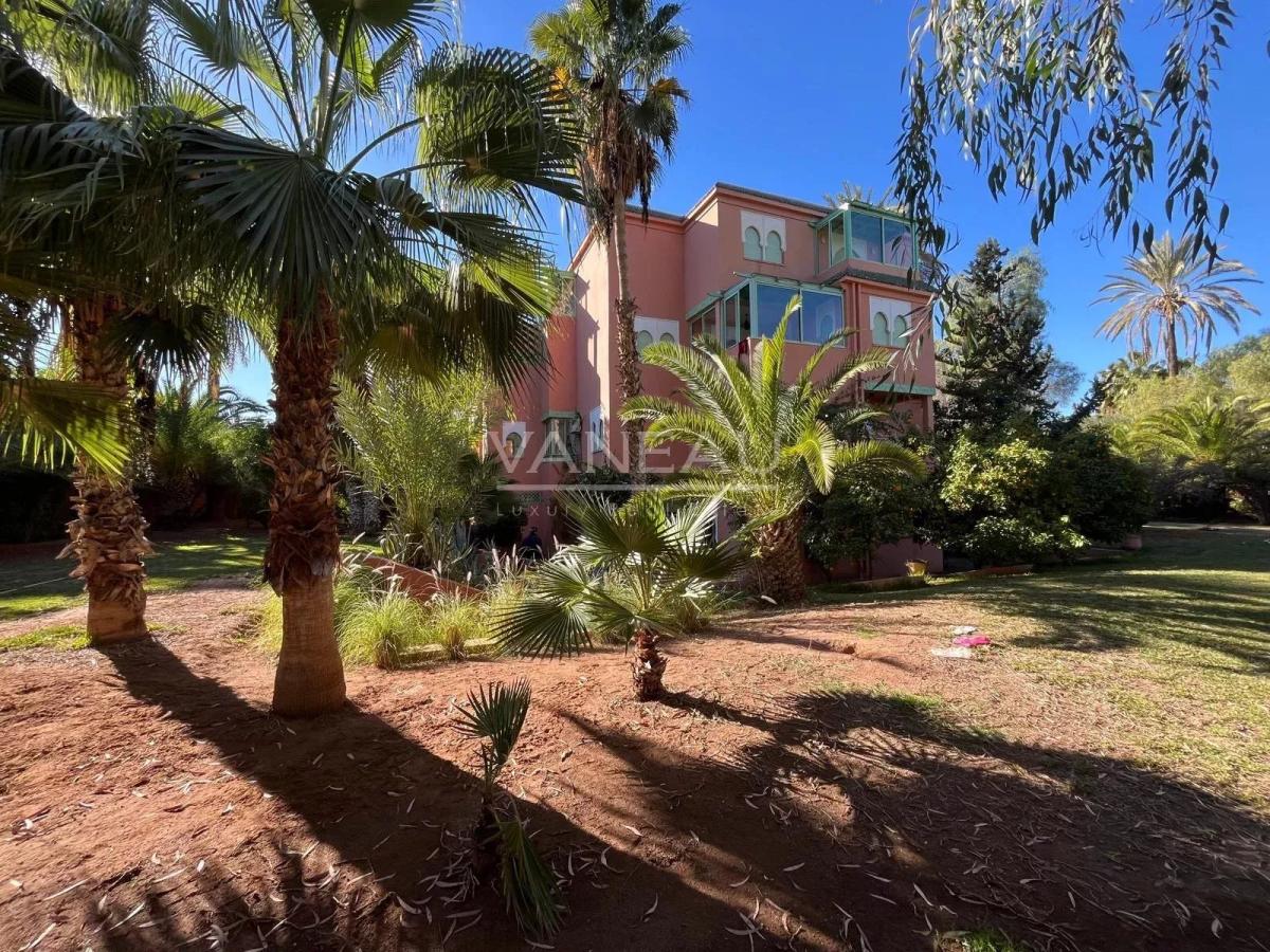 Grand appartement en duplex de trois chambres à la Palmeraie